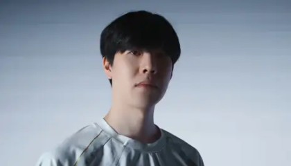 T1战队Faker专访：从比赛回顾看团队配合与夺冠决心